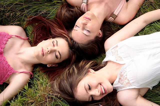 tři dívky